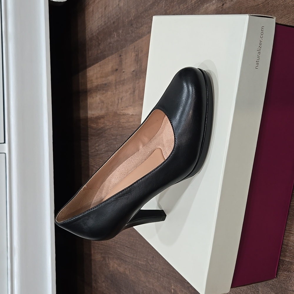 Naturalizer Classic Black Heels